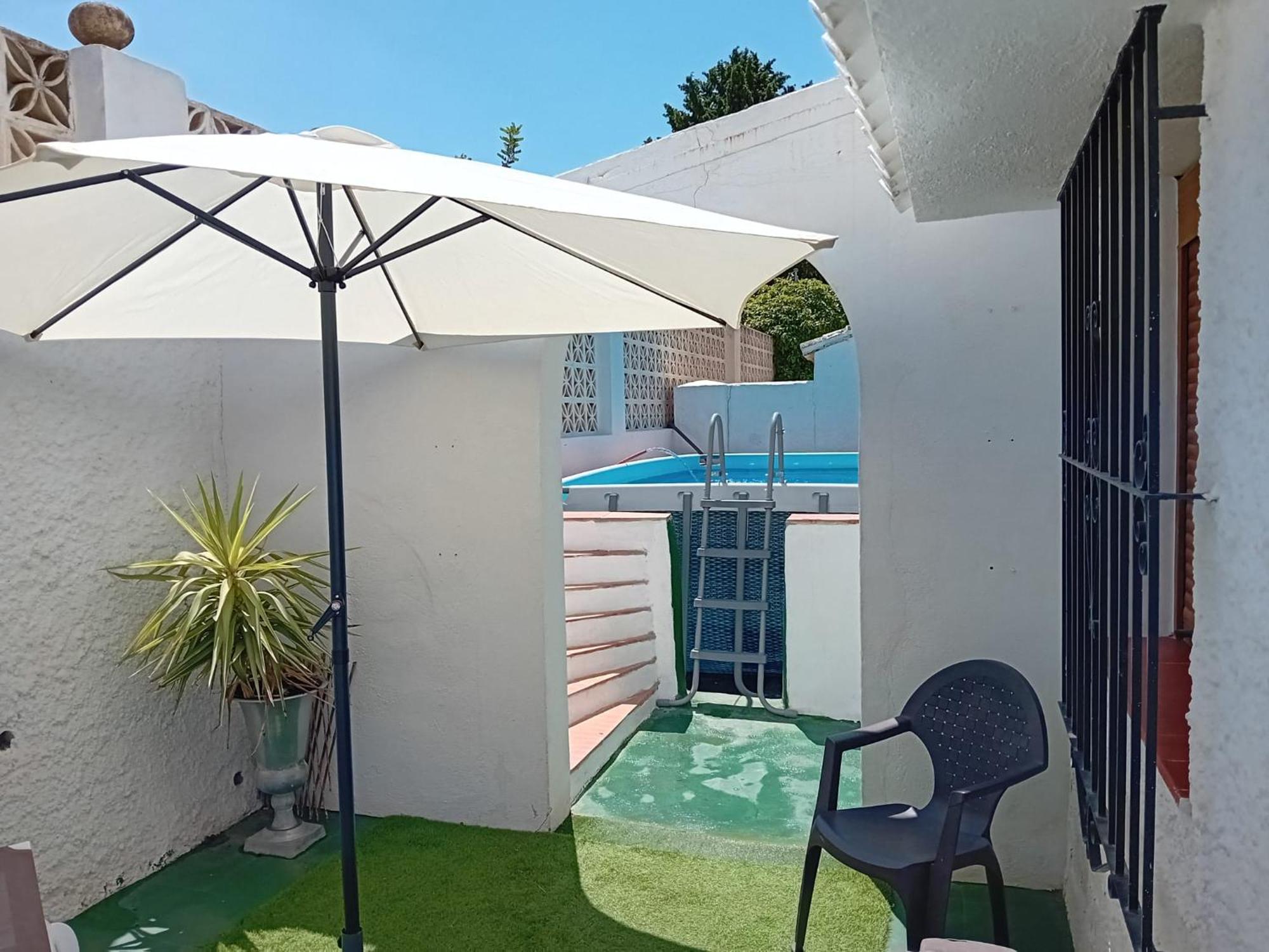 Casa Patio de Los Naranjos Piscina privada Alcaucín Exterior foto