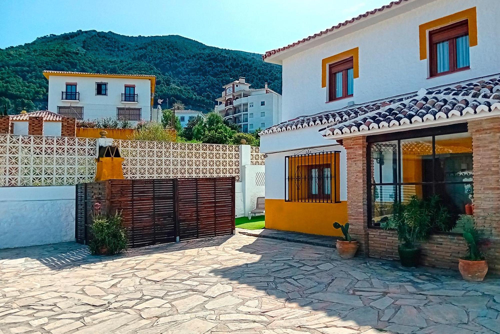 Casa Patio de Los Naranjos Piscina privada Alcaucín Exterior foto
